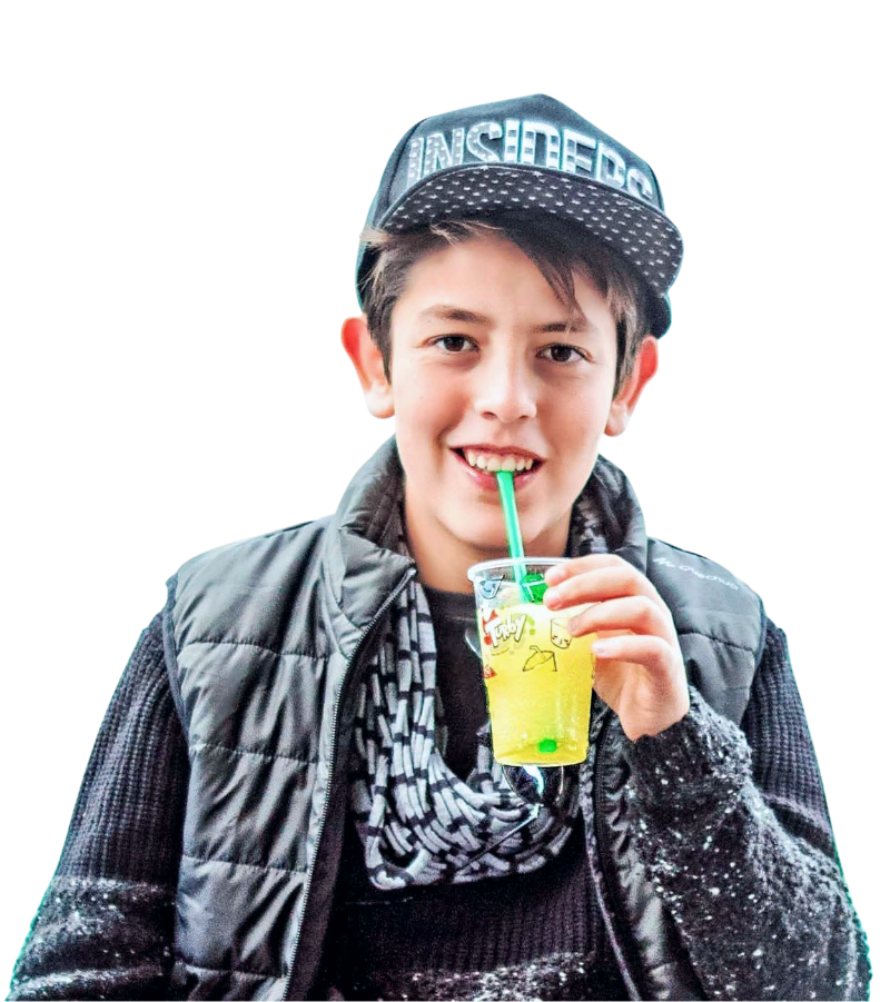 niño con granizada niño con una granizada